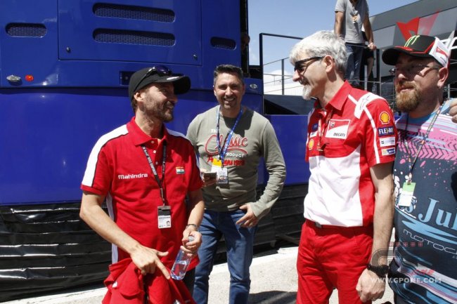 Max Biaggi nei box di Jerez con Gigi Dall'Igna