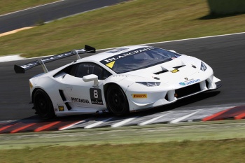 Casey Stoner in azione sulla Lamborghini a Vallelunga