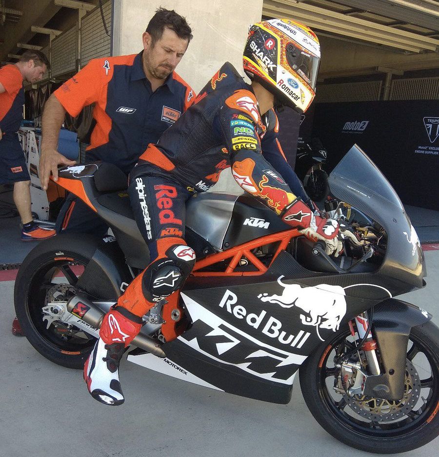 Moto2 Moto2 Of Tomorrow The Triumph Prototypes Take To Aragon Gpone Com