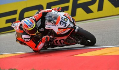 Leandro Mercado in azione con la RSV4 Ioda