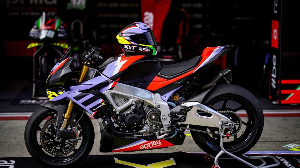 Aprilia Tuono V4 X, hypernaked da 221 CV per 166 kg