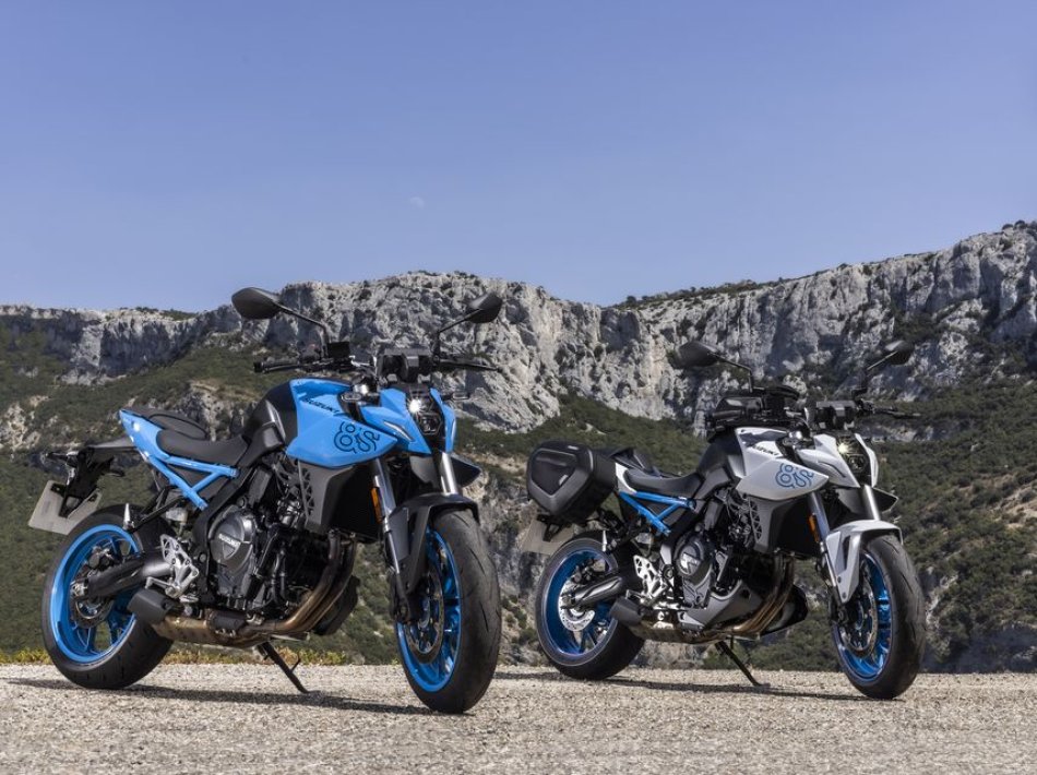 Moto - News: Suzuki svela il prezzo delle nuove GSX-8S e V-Strom 800DE