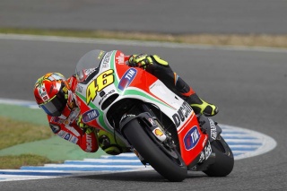 Valentino Rossi impegnato nel 'giro caldo? a Jerez