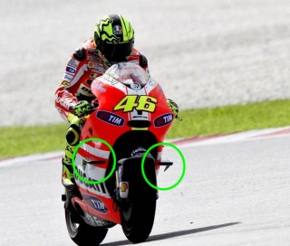 Valentino Rossi con la Ducati con le ali