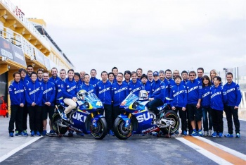 Il team Suzuki al completo