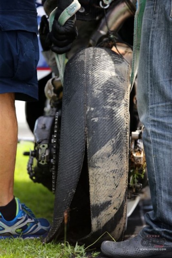 La Michelin di Loris Baz esplosa nel test di Sepang