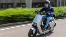 Moto - Scooter: Yadea G5S: scooter elettrico dal design pulito e con doppia batteria 
