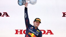 Auto - News: Honda F1 world champions: Verstappen makes up for MotoGP disasters