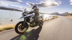 Moto - News: Suzuki V-Strom 1050 e 1050DE: arrivano in concessionaria le nuove on-off