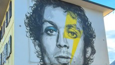 MotoGP: Valentino Rossi like David Bowie: a 'rock' mural in Tavullia