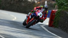 SBK: McGuinness oltre 131 mph a 51 anni: "Un giorno non sarò più in grado di farlo"