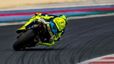 MotoGP: VIDEO - Rossi sfida Bezzecchi e Morbidelli a Misano sulla Yamaha R1