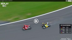 MotoGP: VIDEO - Il grande errore di Bezzecchi a Silverstone: cade mentre è 2°