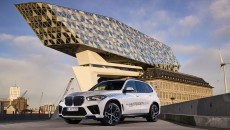 Auto - News: BMW Group porta su strada le auto a idrogeno: test per la BMW iX5 Hydrogen