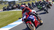 MotoGP: FOTO - Marc Marquez fa da 'guida' a 400 motociclisti a Phillip Island