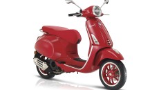 Moto - Scooter: Vespa & (RED) insieme al World AIDS Day 2023