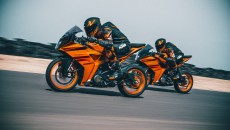 Moto - News: KTM RC 2024: svelate le nuove colorazioni delle supersport austriache