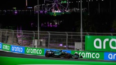 Auto - News: F1, Alonso chiude in testa la prima giornata di prove in Arabia Saudita