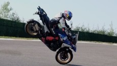 SBK: Toprak irrefrenabile: fa lo stoppie anche con la BMW R 1300 GS