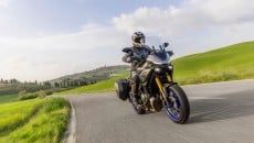 Moto - News: Yamaha Tracer 7 & GT 2025: la nuova era delle prestazioni crossover
