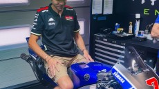 MotoGP: Valentino Rossi sale sulla nuova Yamaha V4... ferma nei box MotoGP: Valentino Rossi sale sulla nuova Yamaha V4... ferma nei box