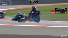 MotoGP: VIDEO - Indonesia: Bezzecchi butta a terra Marquez: piccola frattura alla clavicola