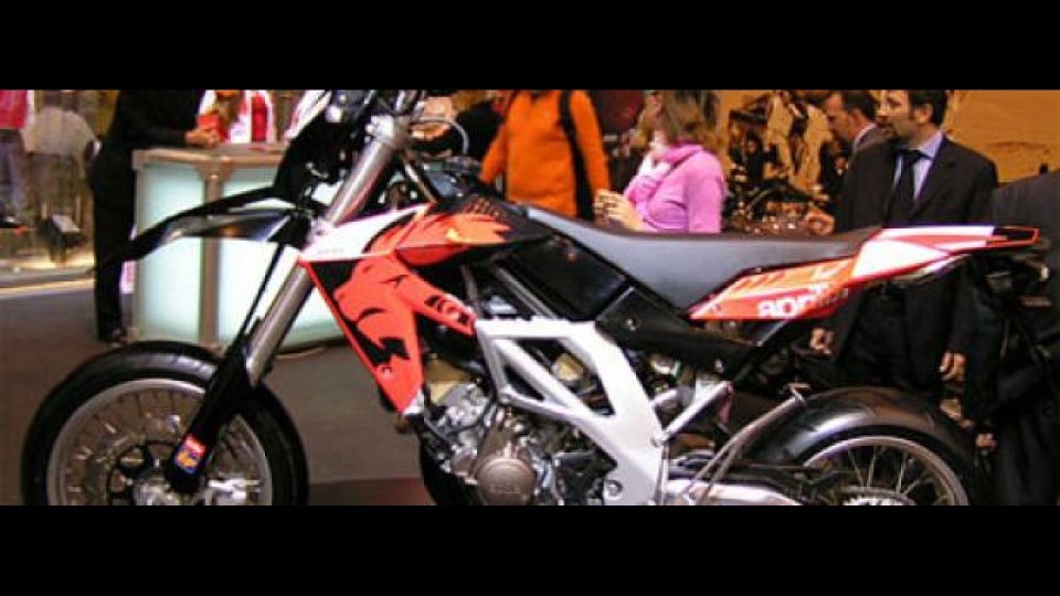 Moto - News: Aprilia a Parigi