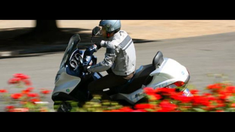 Moto - Test: Piaggio MP3 Hybrid - TEST