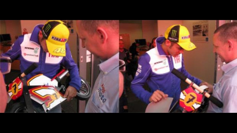 Moto - News: Una Kiddimoto Sheene Replica per Valentino Rossi Moto - News: Una Kiddimoto Sheene Replica per Valentino Rossi