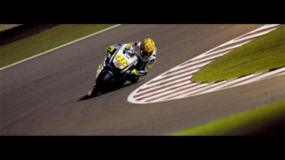 Moto - News: MotoGP 2010, Qatar: Stoner cade, Rossi c'è