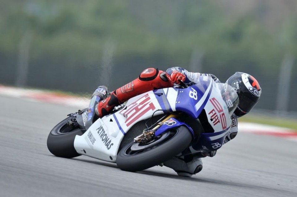 Moto - News: MotoGP: Lorenzo irresistibile piega Pedrosa a Jerez