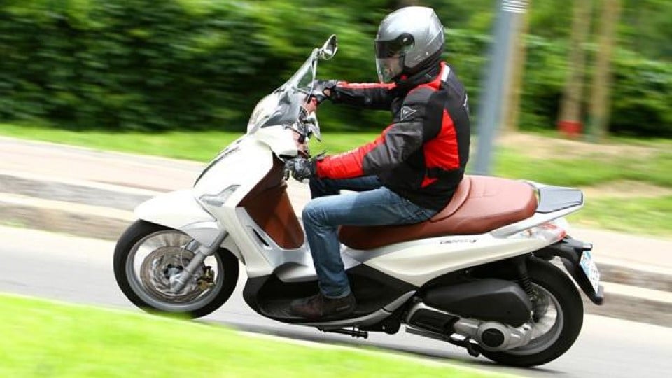 Moto - Test: Piaggio Beverly 300 ie 2010 - TEST Moto - Test: Piaggio Beverly 300 ie 2010 - TEST