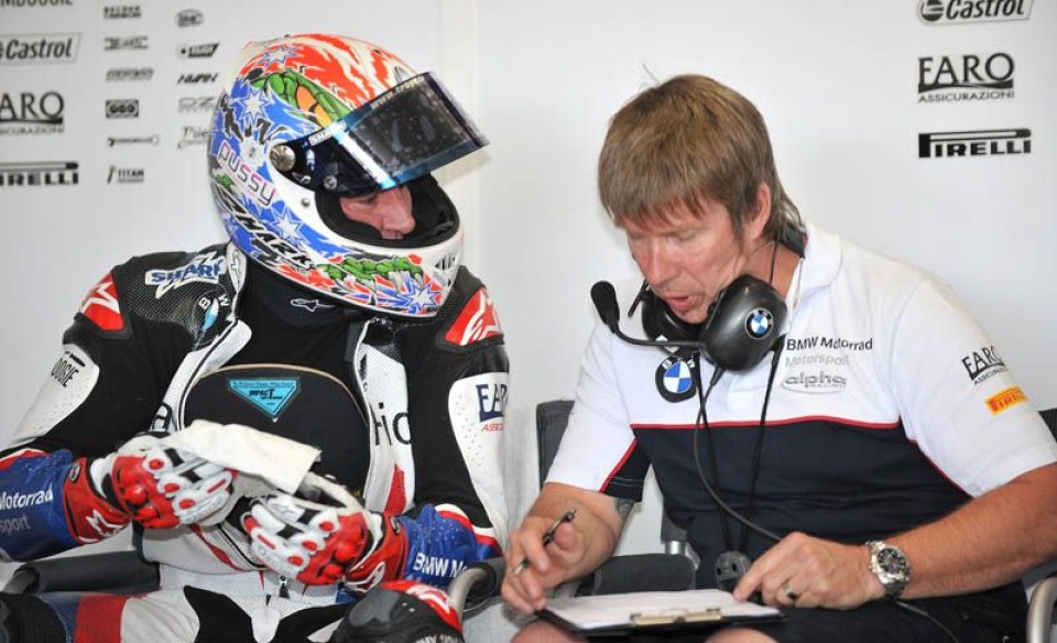 Moto - News: Troy Corser (BMW) detta le regole