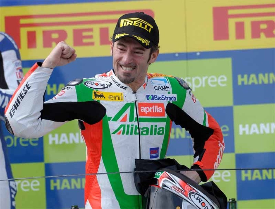 Moto - News: Biaggi-Aprilia: manca solo la firma