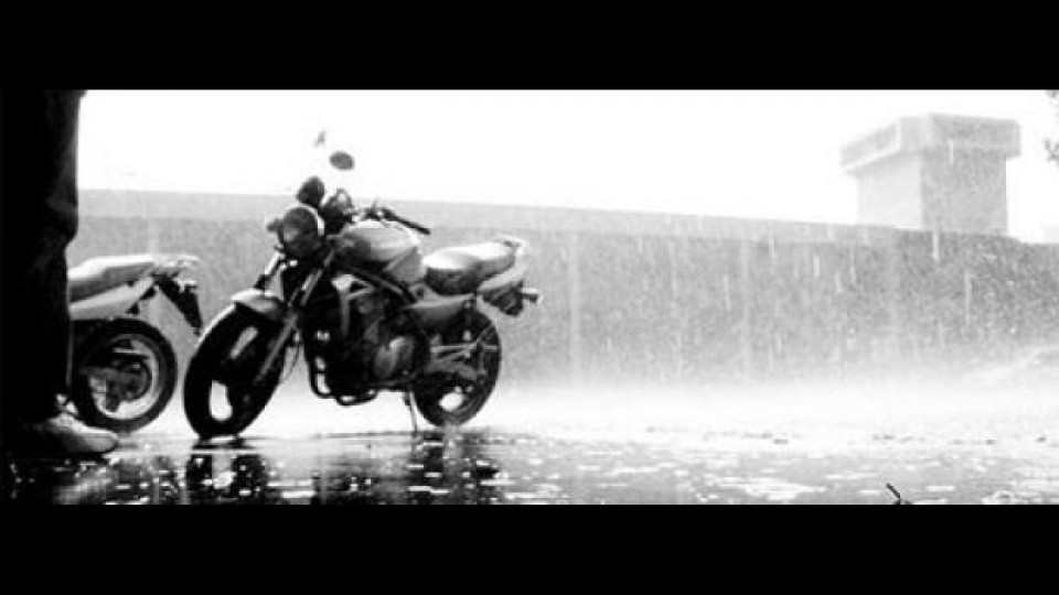 Moto - News: Milano sotto l'acqua: la rivincita delle moto