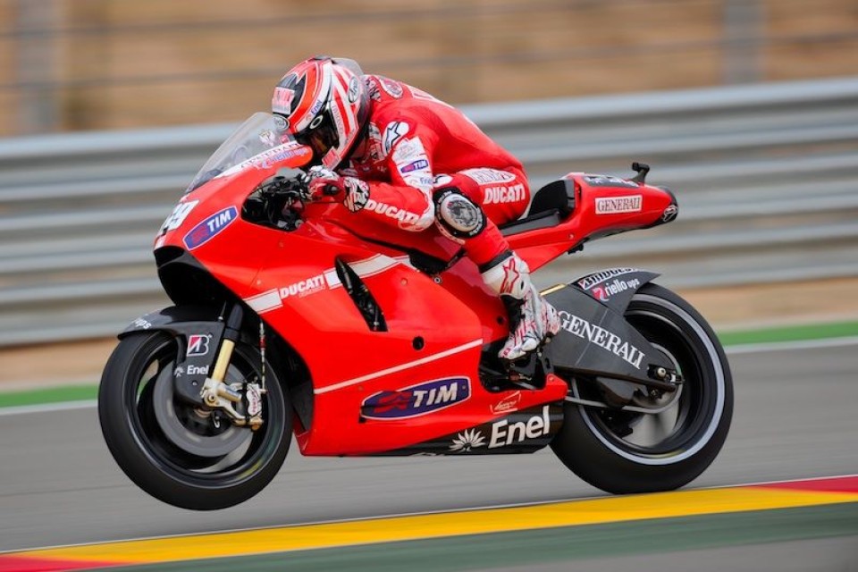Moto - News: Il warm up è rosso Ducati