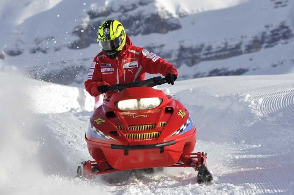 Moto - News: Rossi sullo snowboard con Brivio!