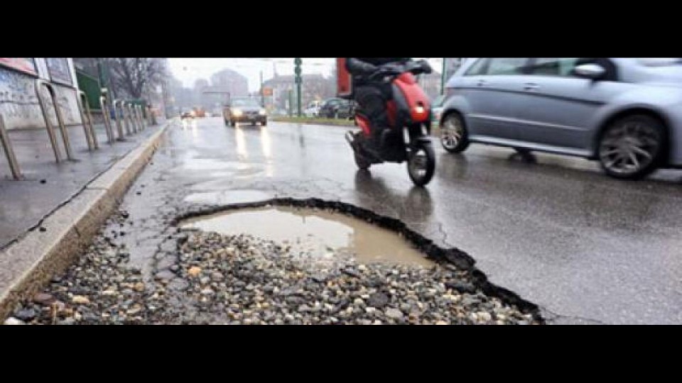 Moto - News: Buche a Milano e Como: "Attentato alla sicurezza"?