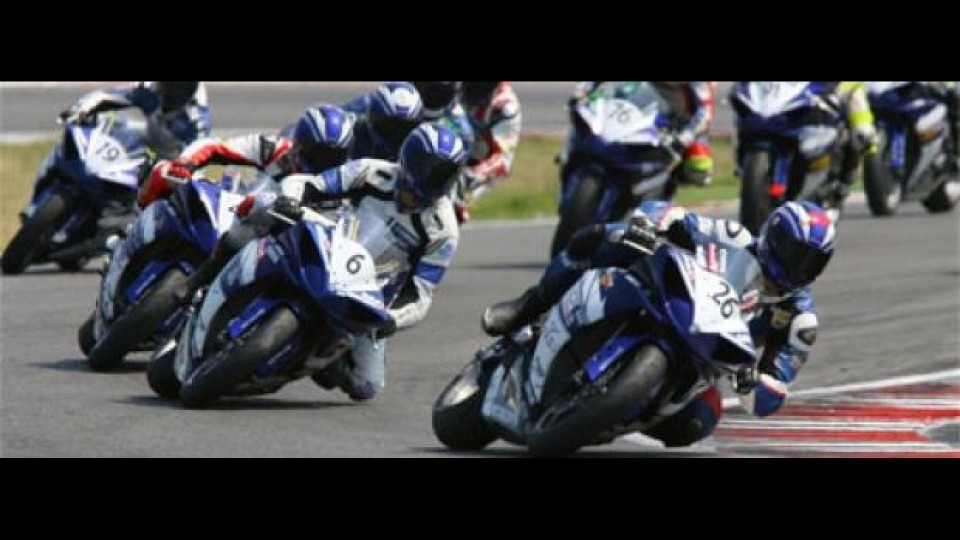 Moto - News: Yamaha R Series CUP 2011