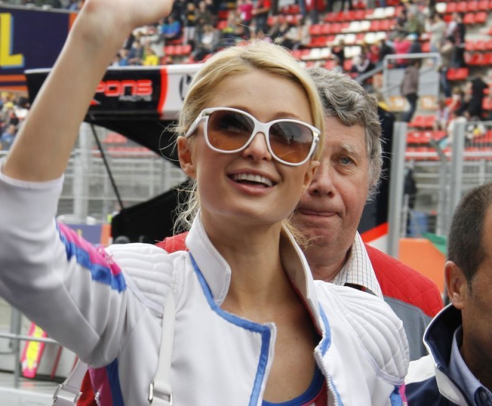 Moto - News: Paris Hilton si innamora della MotoGP Moto - News: Paris Hilton si innamora della MotoGP