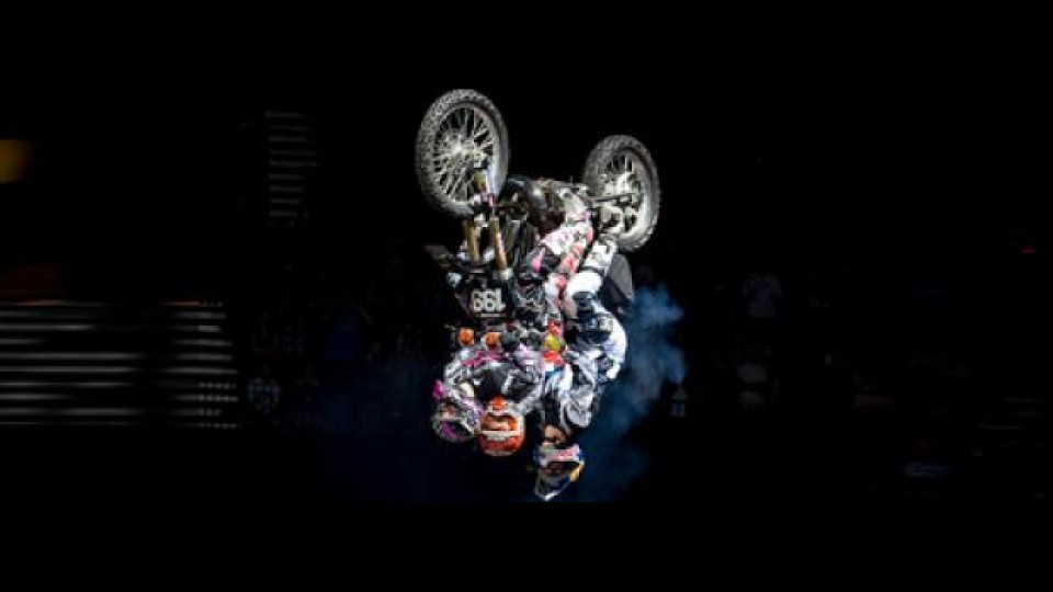 Moto - News: Freestyle: Pastrana chiude il primo backflip in tre Moto - News: Freestyle: Pastrana chiude il primo backflip in tre