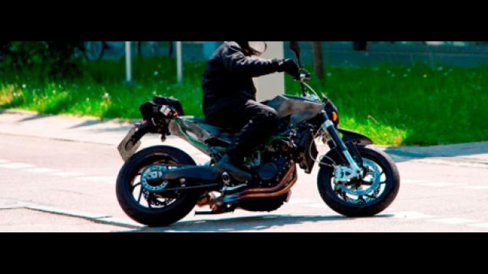 Moto - News: Husqvarna 900 2012: le prime immagini Moto - News: Husqvarna 900 2012: le prime immagini