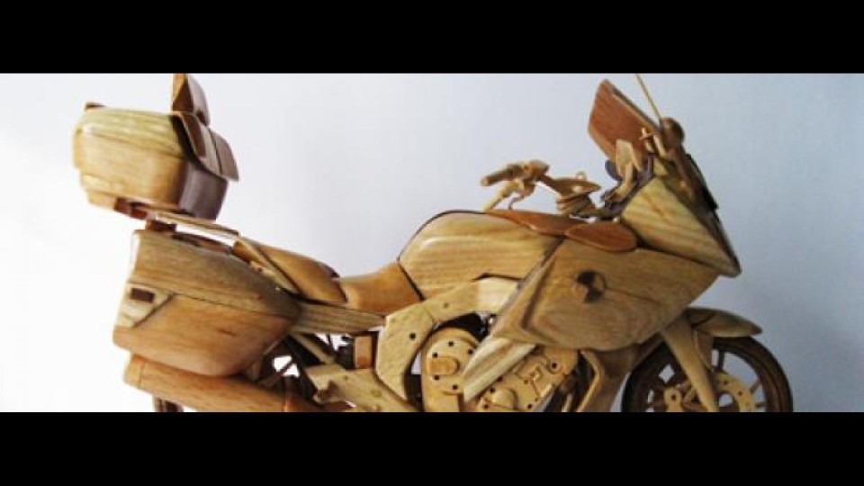 Moto - News: Vyacheslav Voronovich: la K1600GTL in legno!