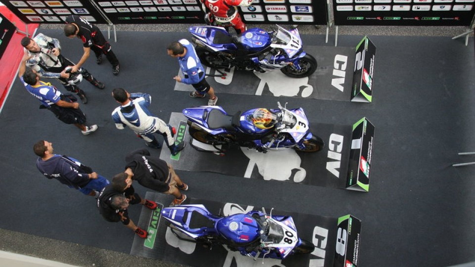 Moto - Gallery: Yamaha R1 Akrapovic Cup - Mugello