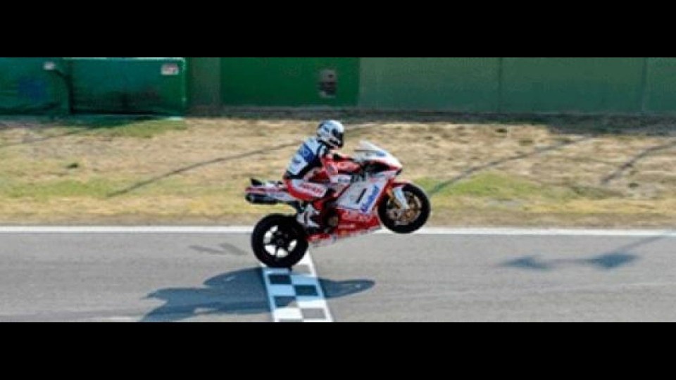 Moto - News: WSBK 2011 Imola: le foto più belle