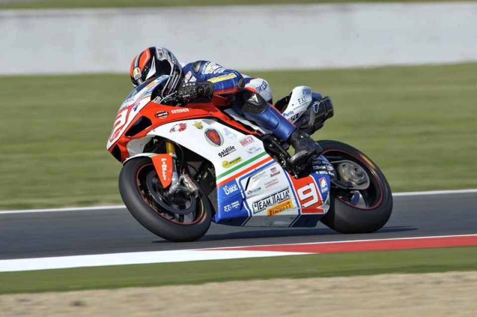 Moto - News: Magny-Cours: Prima fila azzurra in STK