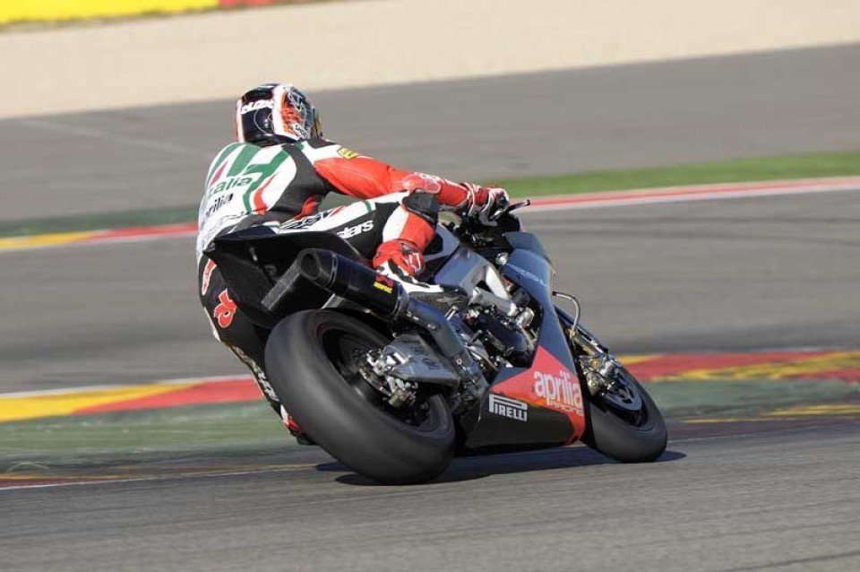 L'Aprilia a Valencia con le Bridgestone