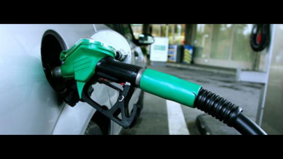 Moto - News: Le stime: tra accise e IVA, benzina verso i 2 EUR