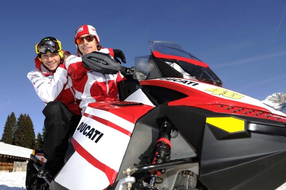 Moto - News: GALLERY Rossi e Hayden sulla neve