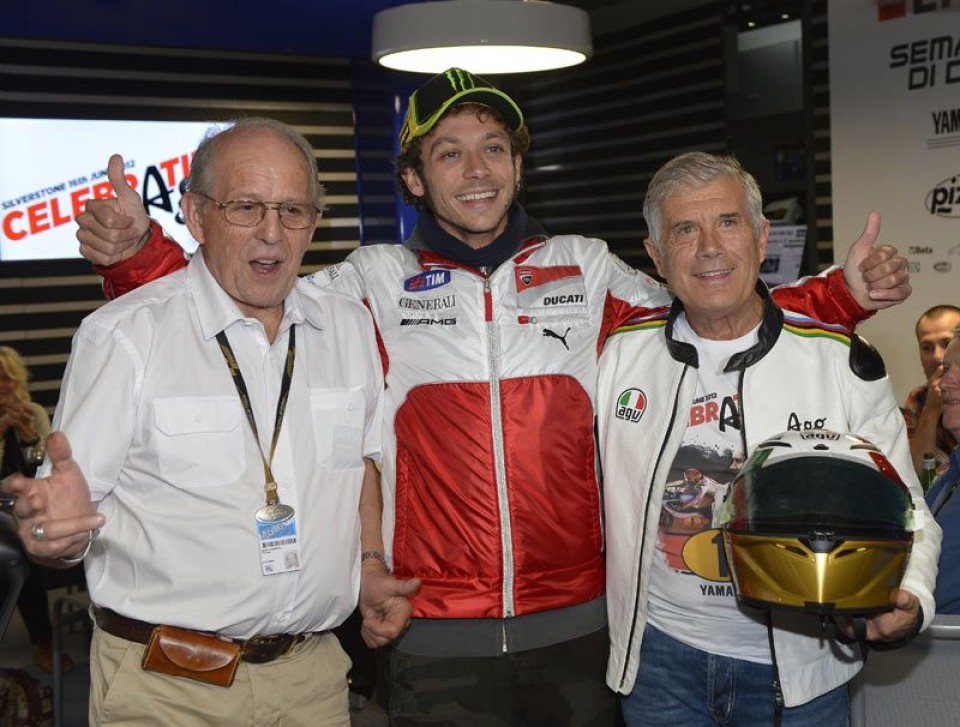 Moto - News: FOTOGALLERY Cartoline da Silverstone